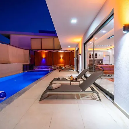 Kalkan'da Deniz Manzarali Villa