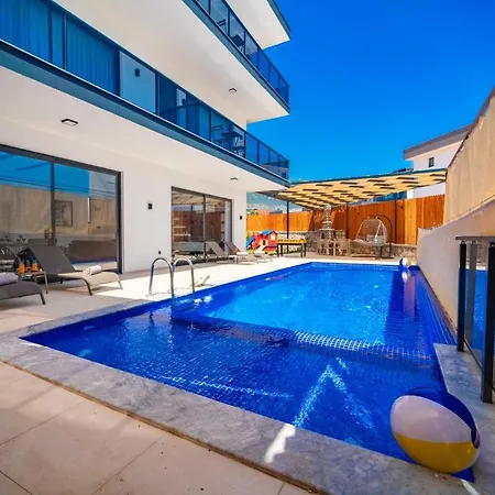 Kalkan'da Deniz Manzarali Villa